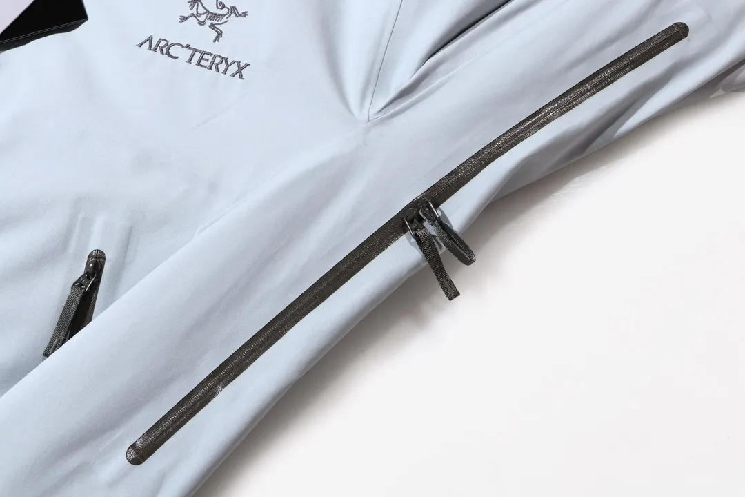 ARC'TERYX GORE-TEX Jacket BETA LT （Yb 3D ， Tri-Durance ） Factory #26844 ， YKK ， ， ， 。 Beta LT ， 。 bluesign@ N 3LGORE-TEX ， Wear-Resistant， 、 Breathable， 。 Storm Hood Water Tight ， ， ， 。 ，VISLON ， Velcro ， Zip-in， ARC TERYX BETA： 。 LT ： ， Wear-Resistant。 GORE-TEX： 、 、Breathable SIZE ：S M L XL XXL